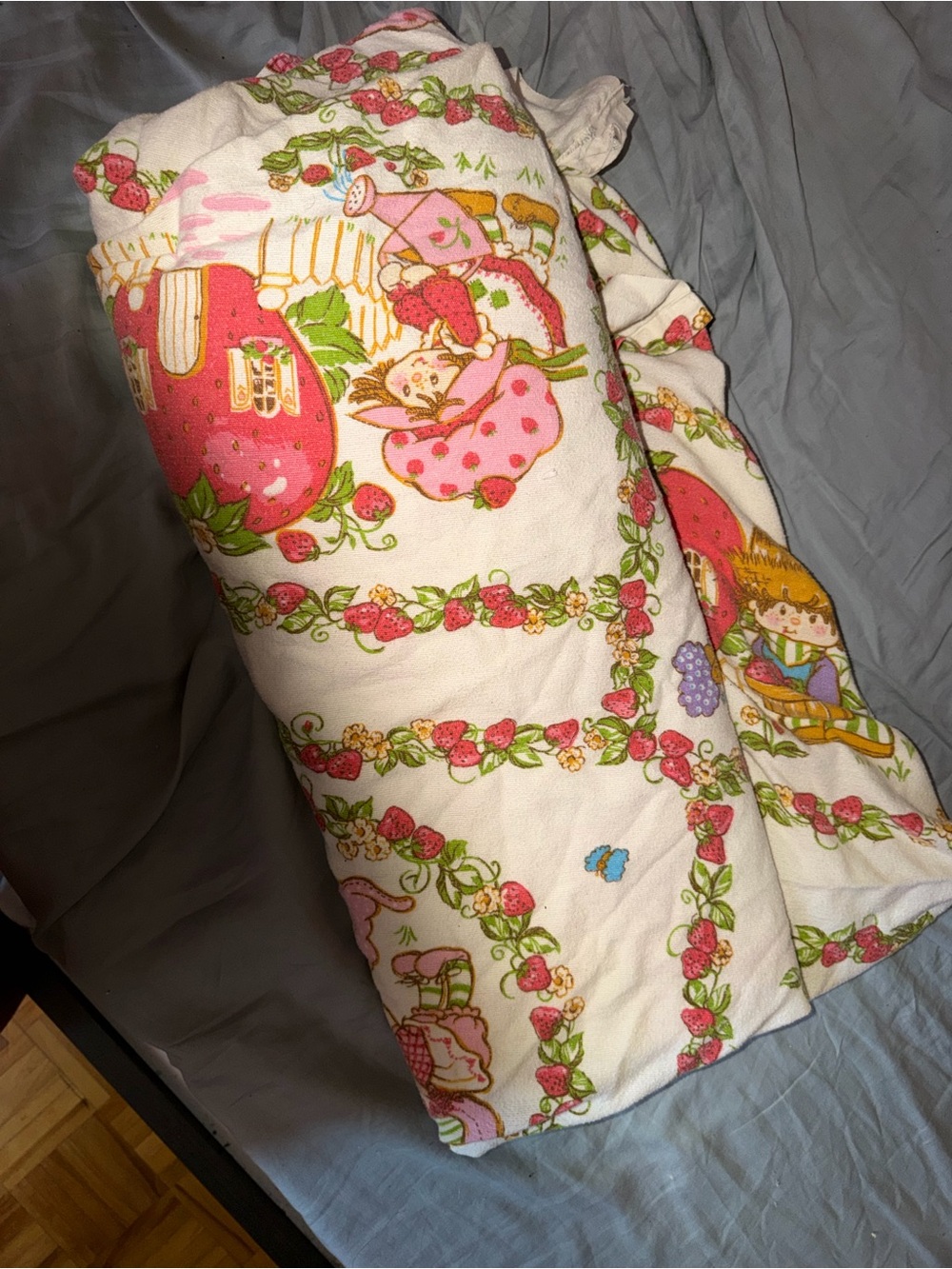 Strawberry Cupckacke - vintage Themed Cream sheet - Unbranded